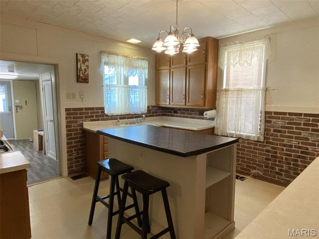 10 E Washington Street, Freeburg, IL 62243