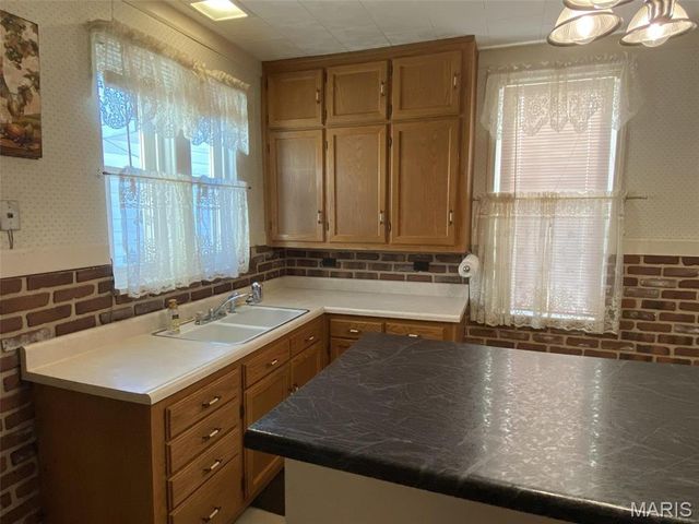 10 E Washington Street, Freeburg, IL 62243