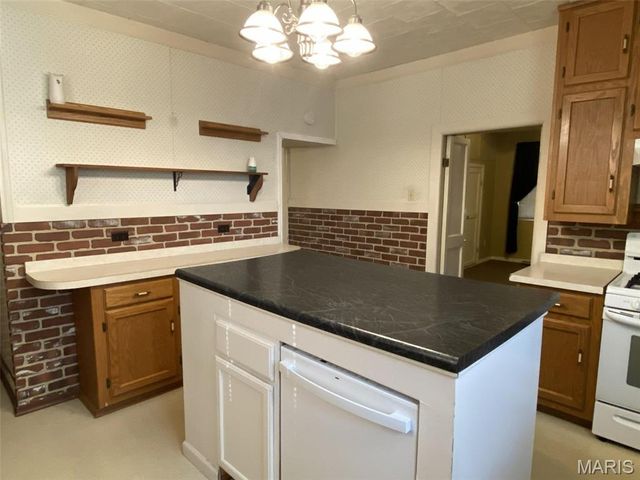 10 E Washington Street, Freeburg, IL 62243