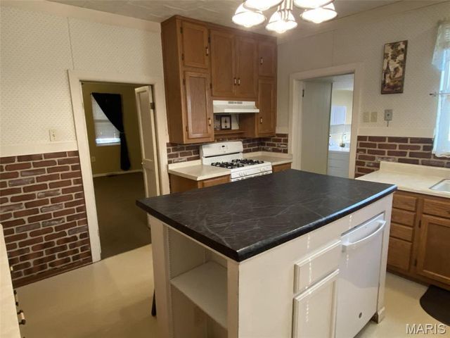 10 E Washington Street, Freeburg, IL 62243