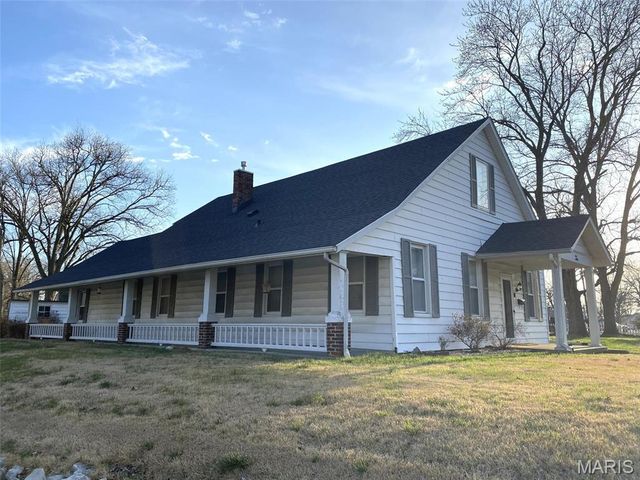 10 E Washington Street, Freeburg, IL 62243