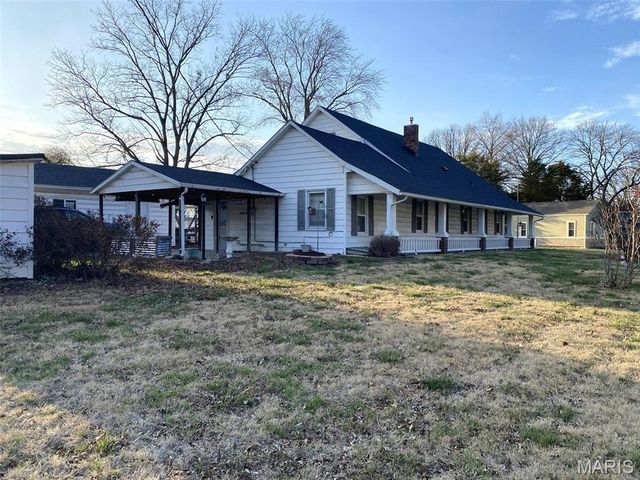 10 E Washington Street, Freeburg, IL 62243