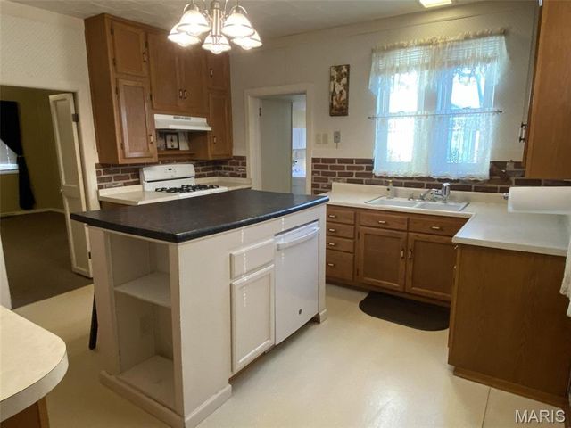 10 E Washington Street, Freeburg, IL 62243