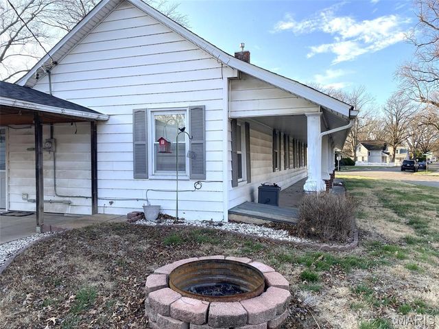 10 E Washington Street, Freeburg, IL 62243