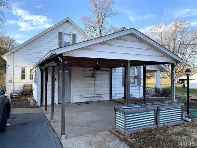 10 E Washington Street, Freeburg, IL 62243