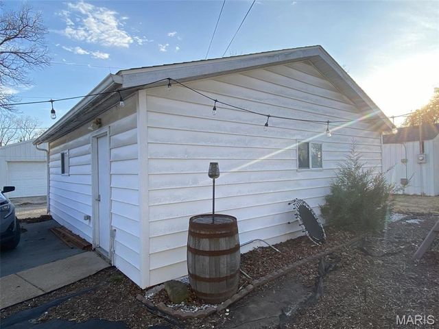 10 E Washington Street, Freeburg, IL 62243