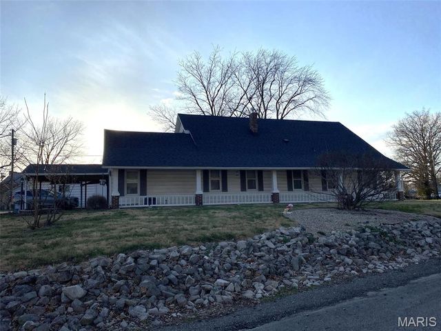 10 E Washington Street, Freeburg, IL 62243