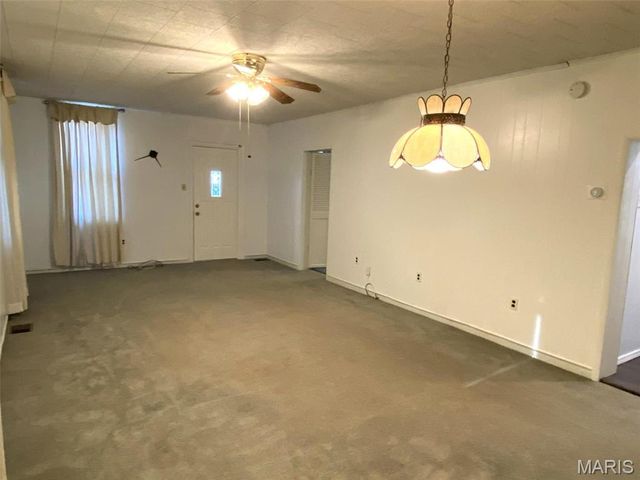 10 E Washington Street, Freeburg, IL 62243