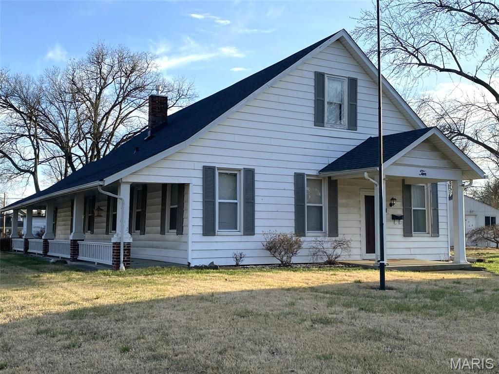 10 E Washington Street, Freeburg, IL 62243