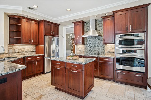 2718 Hidden Lake Drive, Grapevine, TX 76051