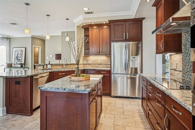 2718 Hidden Lake Drive, Grapevine, TX 76051