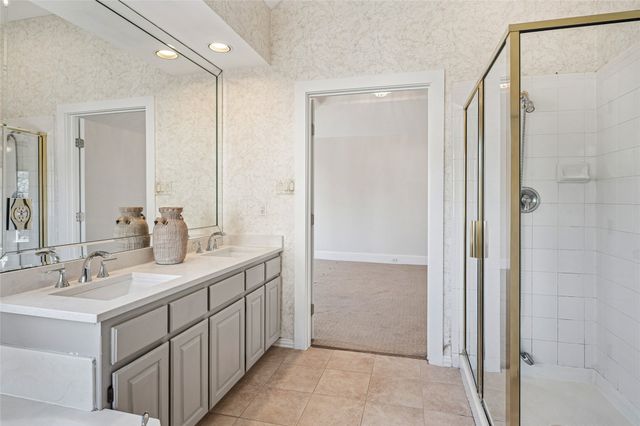 2718 Hidden Lake Drive, Grapevine, TX 76051