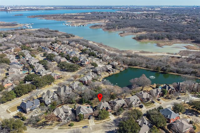 2718 Hidden Lake Drive, Grapevine, TX 76051