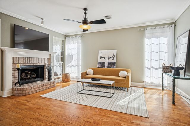 2718 Hidden Lake Drive, Grapevine, TX 76051