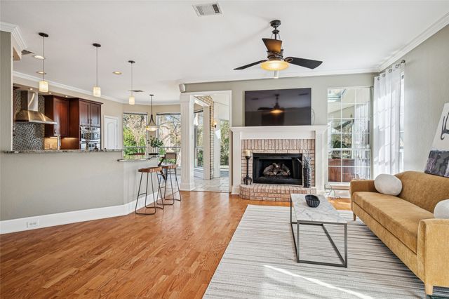 2718 Hidden Lake Drive, Grapevine, TX 76051