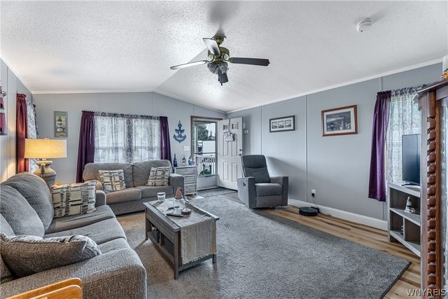 9947 Whitwick, Clarence, NY 14031