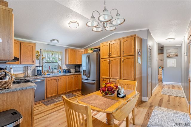 9947 Whitwick, Clarence, NY 14031