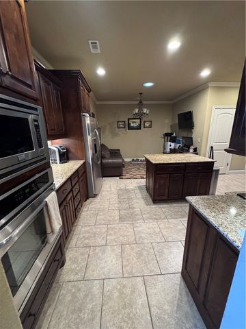 3601 NE Oaktrace Avenue, Bentonville, AR 72712