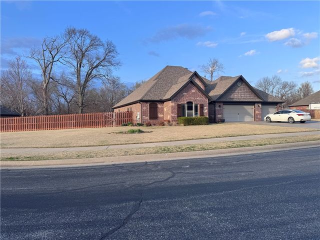 3601 NE Oaktrace Avenue, Bentonville, AR 72712