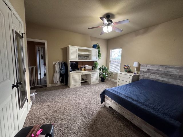 3601 NE Oaktrace Avenue, Bentonville, AR 72712