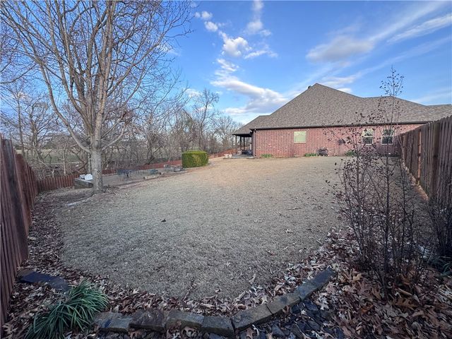 3601 NE Oaktrace Avenue, Bentonville, AR 72712