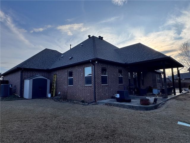 3601 NE Oaktrace Avenue, Bentonville, AR 72712