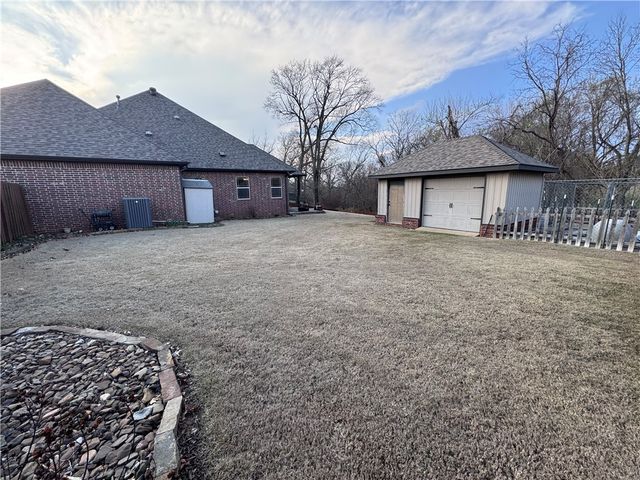 3601 NE Oaktrace Avenue, Bentonville, AR 72712