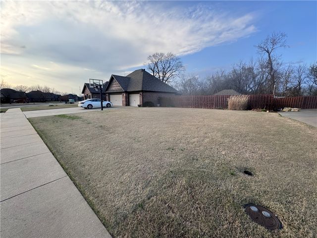 3601 NE Oaktrace Avenue, Bentonville, AR 72712