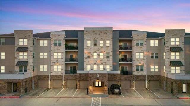 6804 Westview Drive 3404, Houston, TX 77055