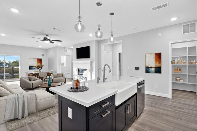 6804 Westview Drive 3404, Houston, TX 77055