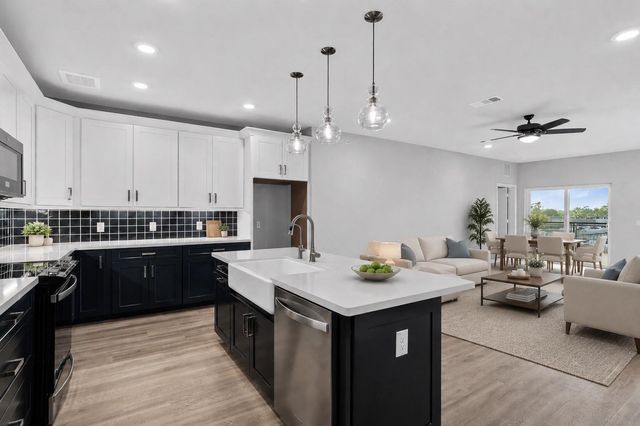 6804 Westview Drive 3404, Houston, TX 77055
