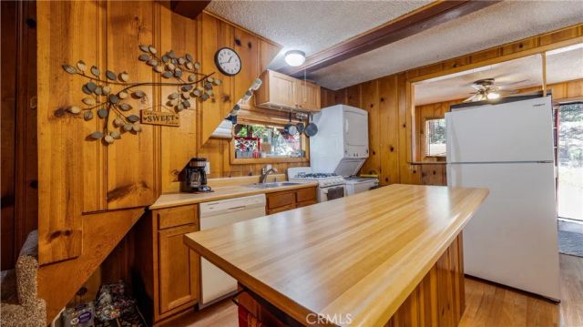 23683 Manzanita, Crestline, CA 92325