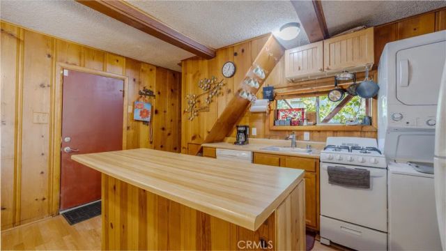 23683 Manzanita, Crestline, CA 92325
