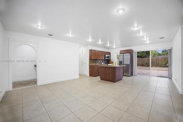 6450 Mckinley St, Hollywood, FL 33024