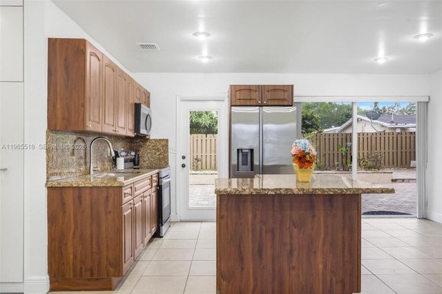 6450 Mckinley St, Hollywood, FL 33024