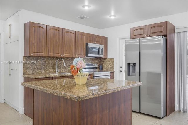 6450 Mckinley St, Hollywood, FL 33024