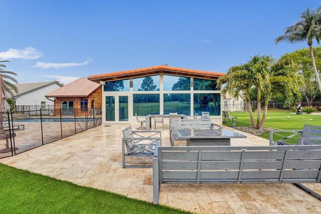 3222 Beechberry Cir, Davie, FL 33328