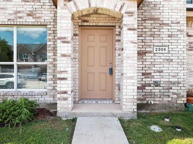 2305 Homewood Lane, Grand Prairie, TX 75050