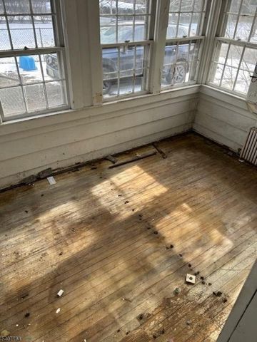 212 Pascack Rd, Woodcliff Lake Boro, NJ 07677