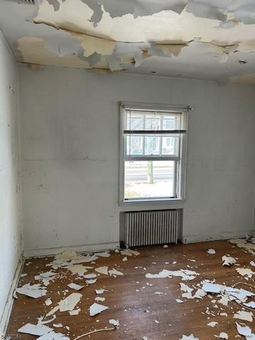 212 Pascack Rd, Woodcliff Lake Boro, NJ 07677