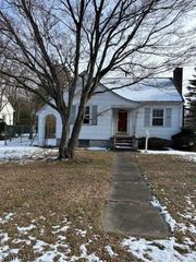 212 Pascack Rd, Woodcliff Lake Boro, NJ 07677