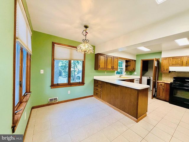 907 HERON DR, Silver Spring, MD 20901