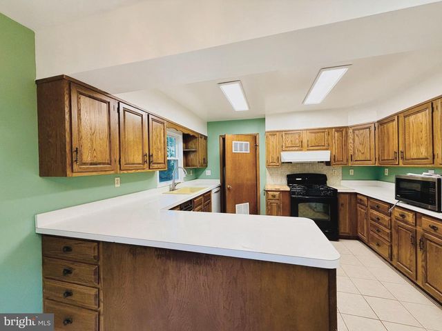 907 HERON DR, Silver Spring, MD 20901