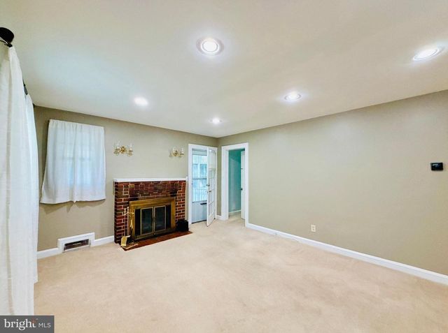 907 HERON DR, Silver Spring, MD 20901