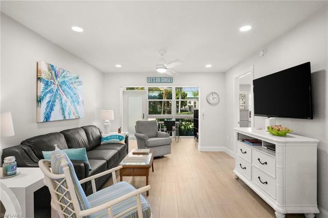 1021 3rd ST S 108, Naples, FL 34102