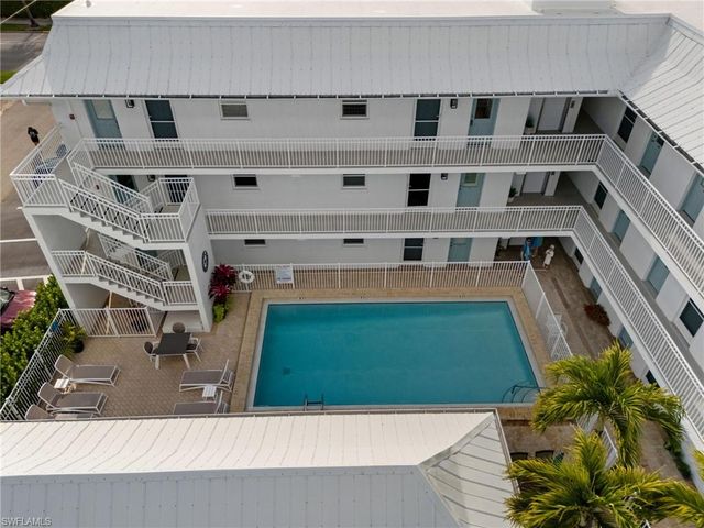 1021 3rd ST S 108, Naples, FL 34102