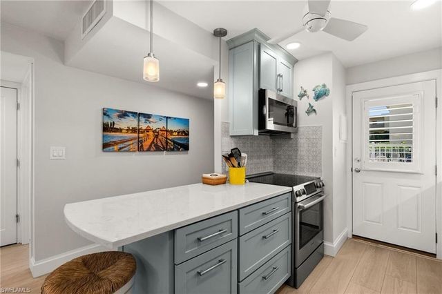 1021 3rd ST S 108, Naples, FL 34102