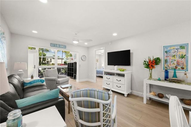 1021 3rd ST S 108, Naples, FL 34102