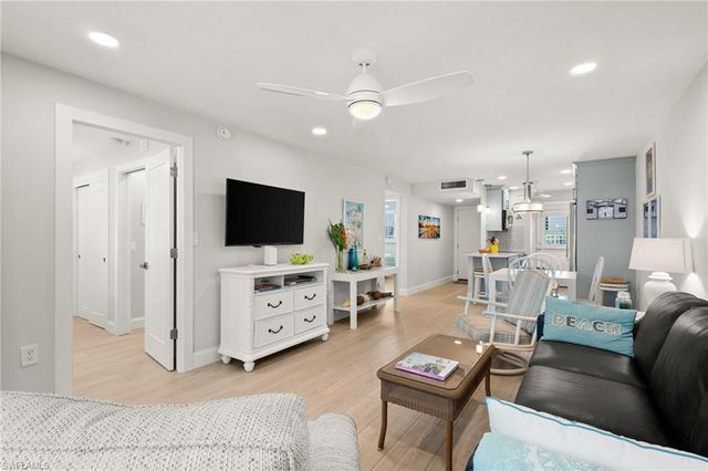 1021 3rd ST S 108, Naples, FL 34102