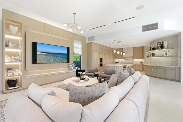 9105 Pintura Way, Boca Raton, FL 33496